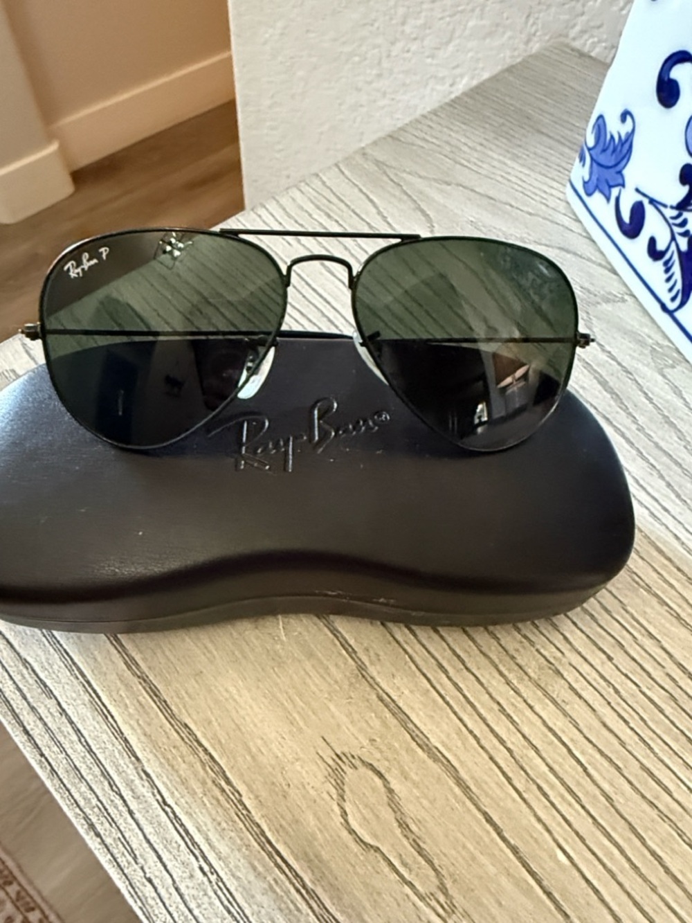 Ray-Ban Aviator Sunglasses Black Frame Green Lenses Polarized